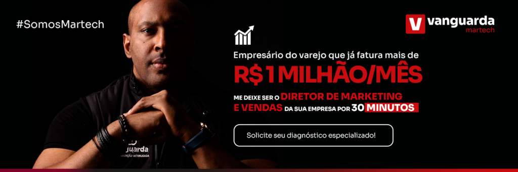 Banner horizontal com fundo preto. À esquerda, um homem negro de olhar sério e mãos entrelaçadas, vestindo um colete com o logo da Vanguarda. No canto superior esquerdo, a hashtag "#SomosMartech". Ao centro e à direita, um texto em destaque: "Empresário do varejo que já fatura mais de R$ 1 MILHÃO/MÊS, me deixe ser o DIRETOR DE MARKETING E VENDAS da sua empresa por 30 MINUTOS". Abaixo, um botão com o texto "Solicite seu diagnóstico especializado!". No canto superior direito, o logotipo da Vanguarda Martech em vermelho e branco.
