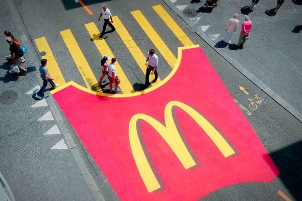 exemplo de branding do mcdonalds utilizando o chamado marketing de guerrilha