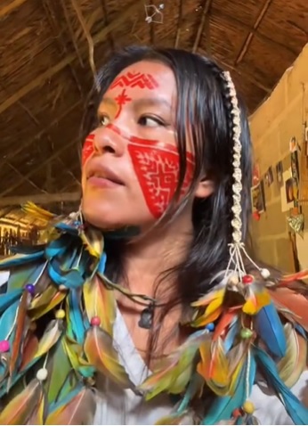 @cunhaporanga_oficial traz o cotidiano indigena para o Brasil e o Mundo