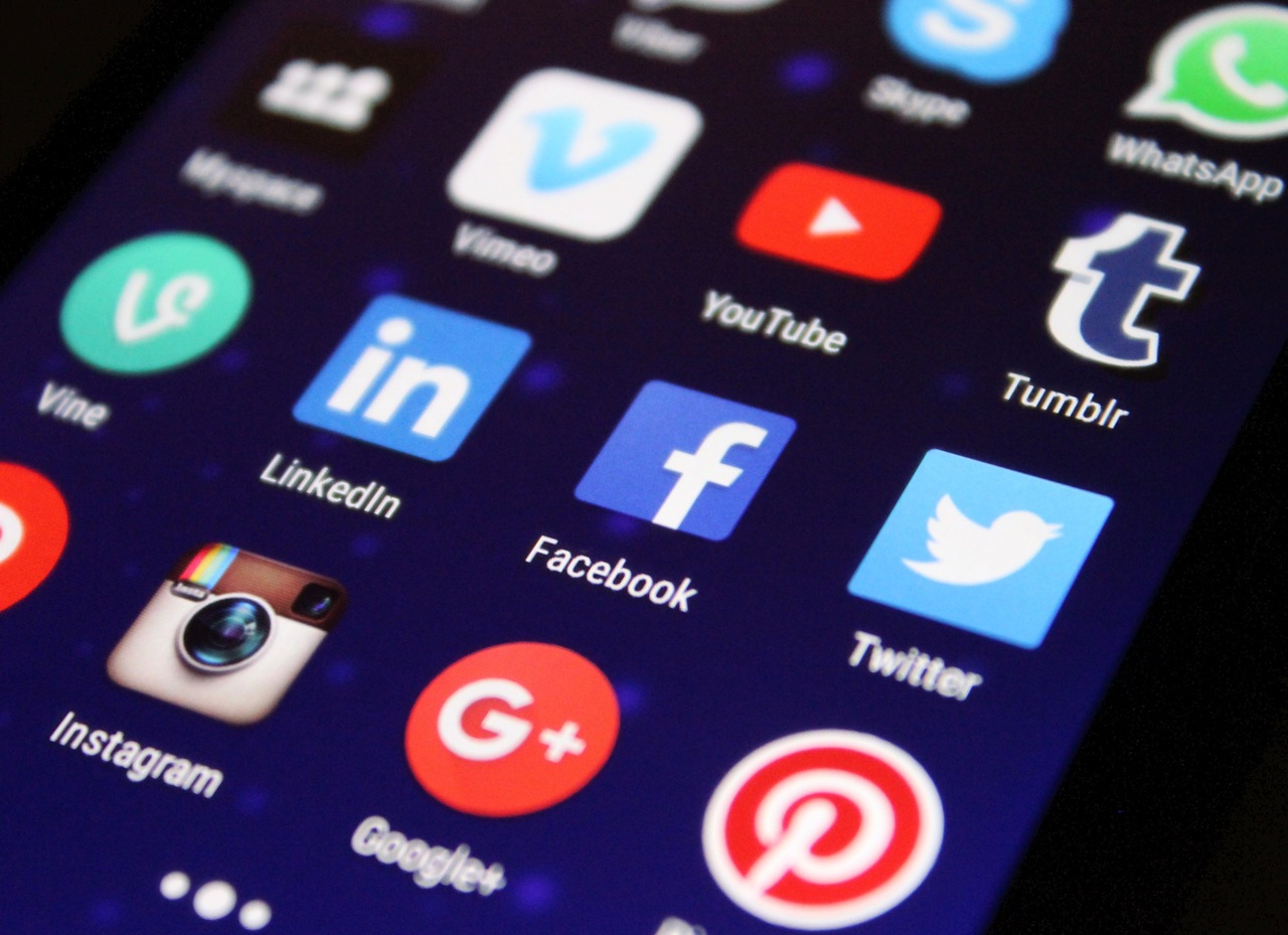 celular-midias-sociais